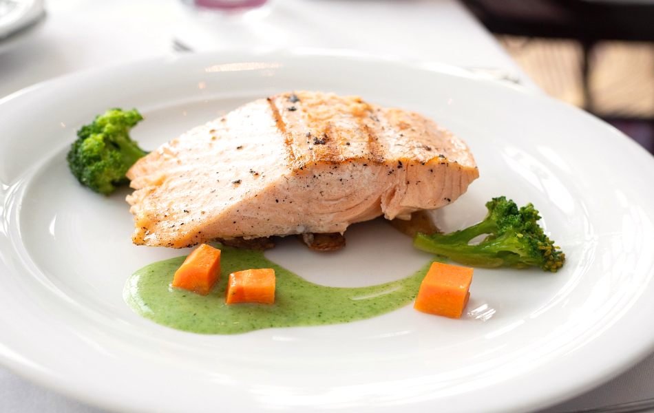 Baked salmon with broccoli - Pancreas-Friendly Dinner