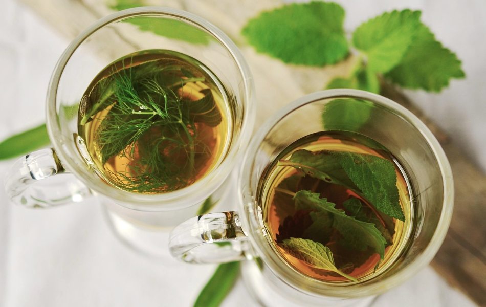 Green tea’s catechins fight bacteria and lower gum inflammation.
