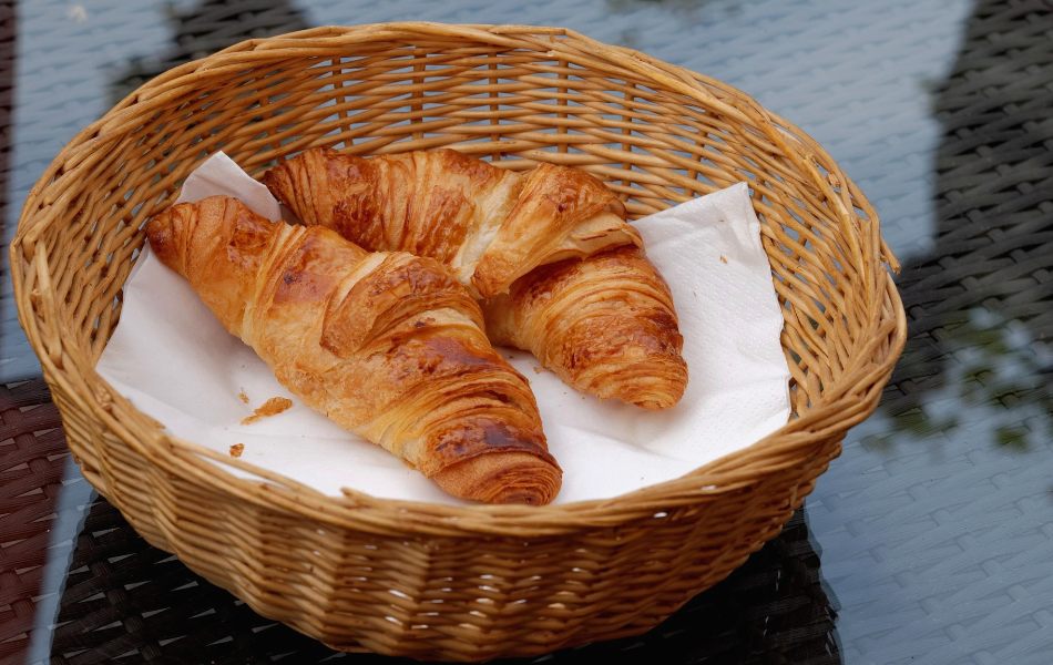 How to Build a Balanced Croissant Breakfast